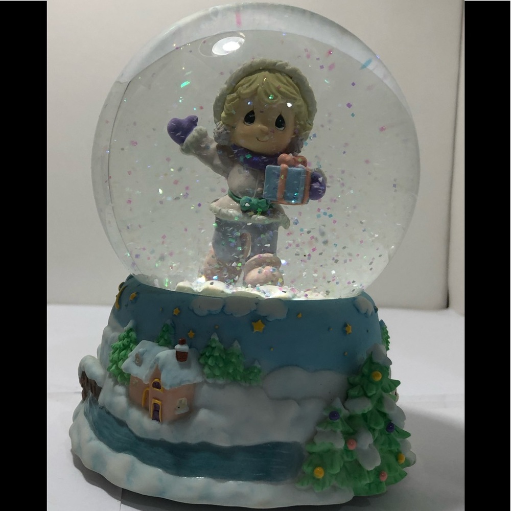 ✨PRECIOUS MOMENTS SNOW GLOBE SKATERS WALTZ NIB